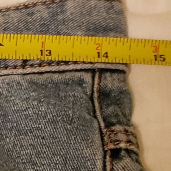 Liz Claiborne distressed mom's jeans. - Picture 11 of 11